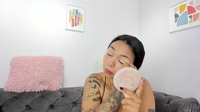 miss soffi  online show from 11.24.25