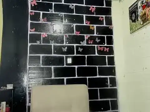 Snapshot of sarasandle chatting on 02.04.25 sarasandle online show from 02.04.25