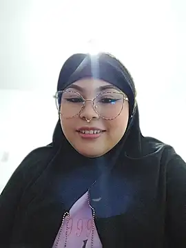 Snapshot of Hana___ chatting on 04.25.26 Hana online show from 04.25.26