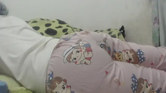 Kittywhiteass online show from 02.18.25