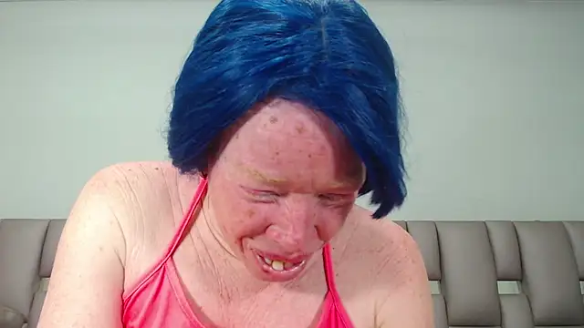 Kittywhiteass online show from 09.29.25