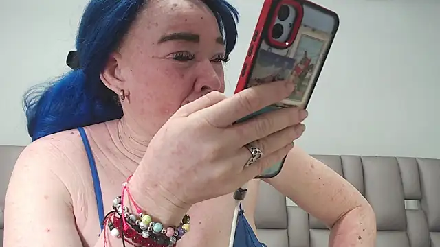 Kittywhiteass online show from 02.04.26