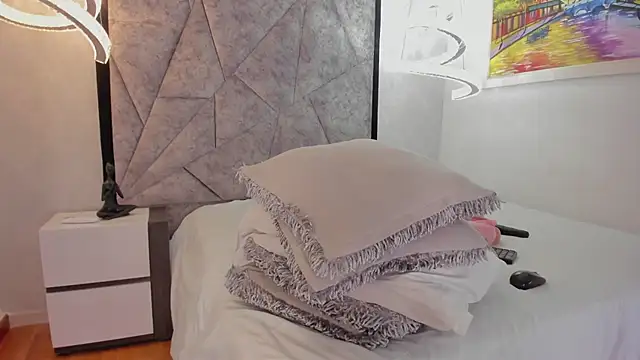 AmandaNordby  online show from 01.31.25