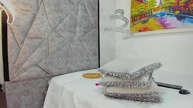 AmandaNordby  online show from 02.26.25