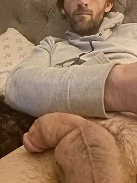 Snapshot of lewis7869 chatting on 12.19.25 lewis7869 online show from 12.19.25