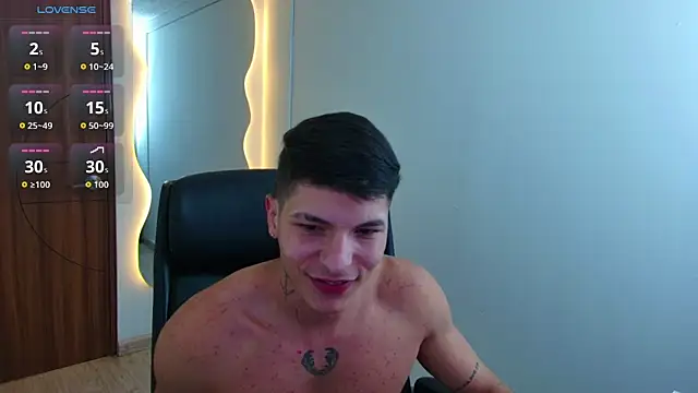 Snapshot of harrisoncuper chatting on 05.15.26 harrisoncuper online show from 05.15.26