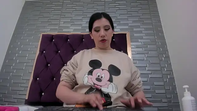 AntoneellaF online show from 01.22.25