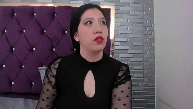 AntoneellaF online show from 01.25.25