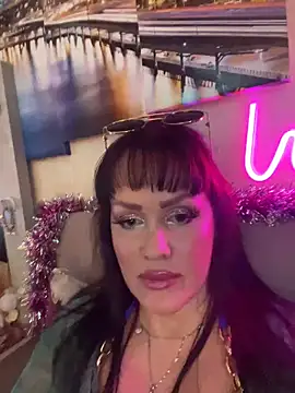 Lolaley2 online show from 02.17.26