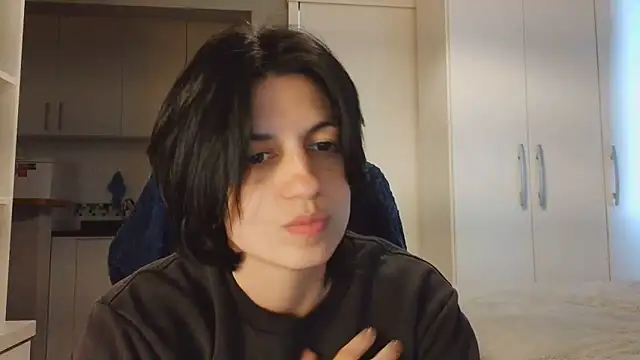 Snapshot of kyslrana chatting on 06.17.26 kyslrana online show from 06.17.26
