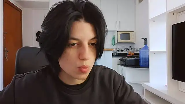 Snapshot of kyslrana chatting on 06.25.26 kyslrana online show from 06.25.26
