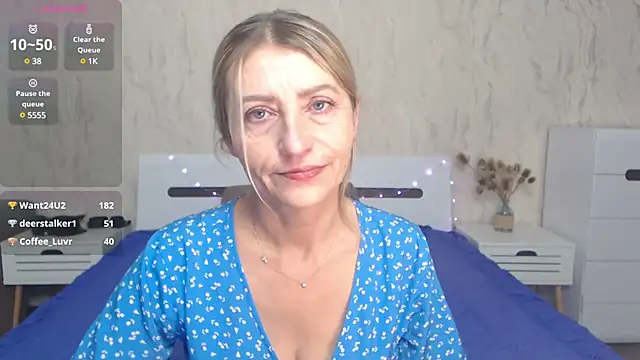 Snapshot of ZoeGrant chatting on 12.28.24 ZoeGrant online show from 12.28.24