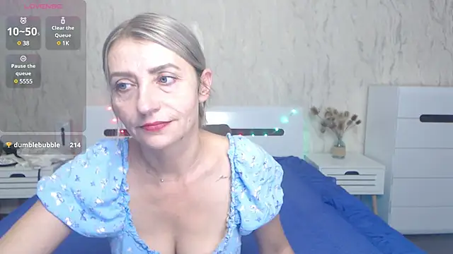 Snapshot of ZoeGrant chatting on 01.09.25 ZoeGrant online show from 01.09.25