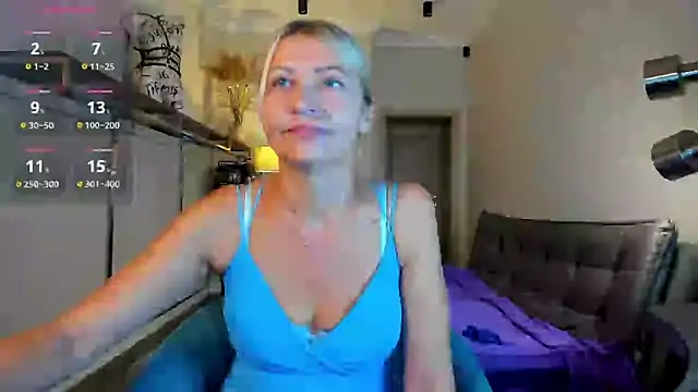 Snapshot of ZoeGrant chatting on 09.14.25 ZoeGrant online show from 09.14.25