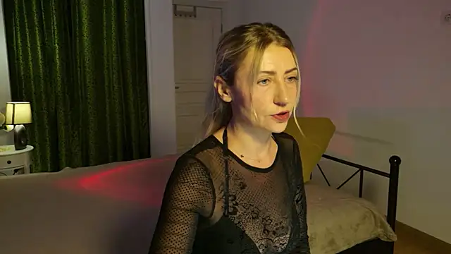 Snapshot of ZoeGrant chatting on 05.19.26 ZoeGrant online show from 05.19.26