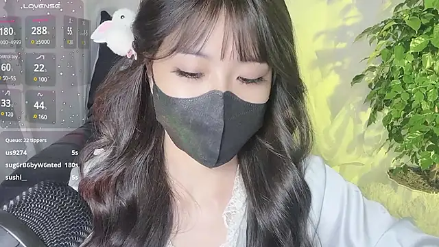 Snapshot of Mya_Lee chatting on 12.05.24 Mya Lee online show from 12.05.24