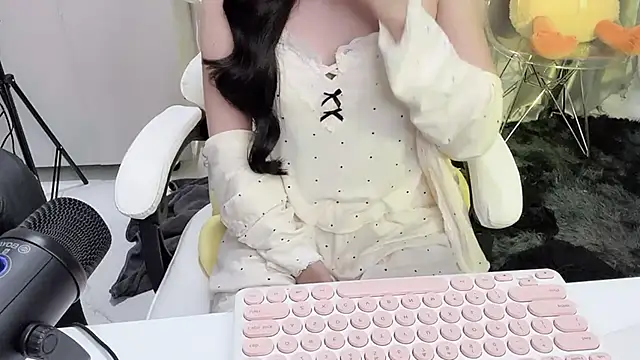 Snapshot of Mya_Lee chatting on 01.24.25 Mya Lee online show from 01.24.25