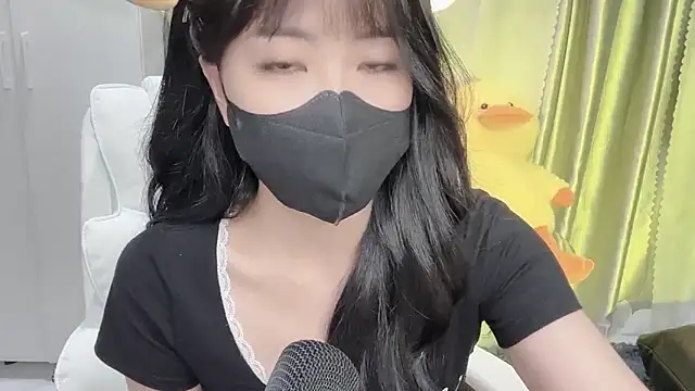 Snapshot of Mya_Lee chatting on 02.14.25 Mya Lee online show from 02.14.25