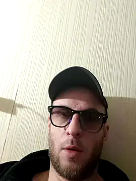 Snapshot of Super4len20 chatting on 11.17.25 Super4len20 online show from 11.17.25