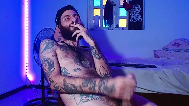 Snapshot of Tatted21xxx chatting on 10.23.25 Tatted21xxx online show from 10.23.25