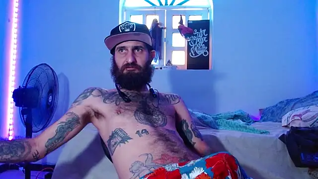 Snapshot of Tatted21xxx chatting on 10.26.25 Tatted21xxx online show from 10.26.25