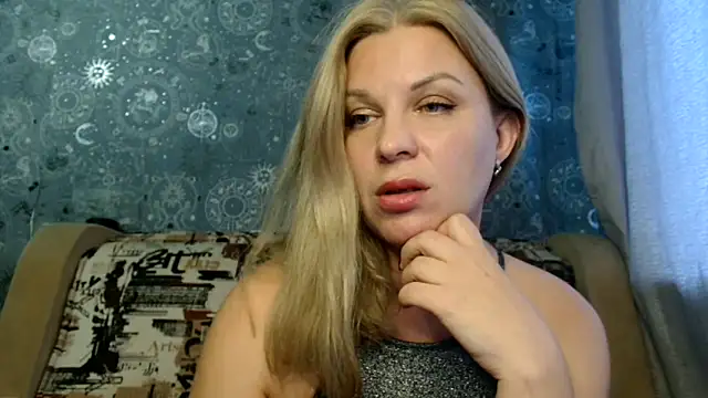 BlondeFox online show from 10.07.25