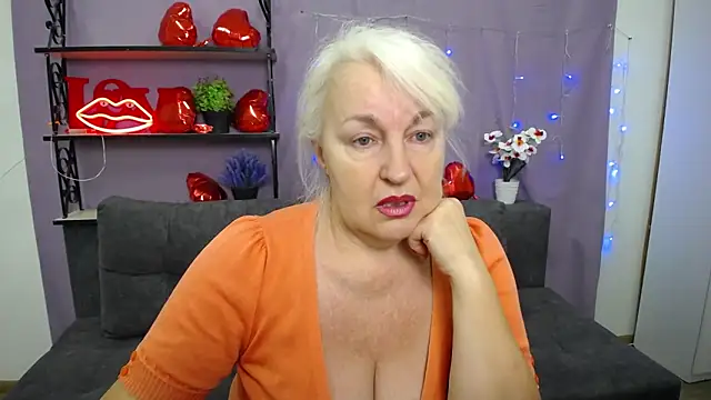 BlondyLeeBest online show from 03.08.25