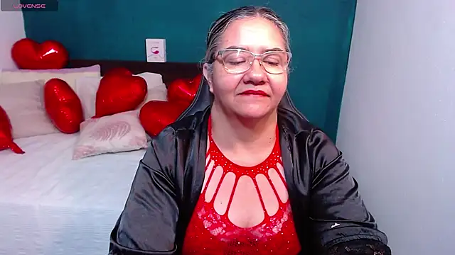 Snapshot of scaelettdubois chatting on 02.15.25 scaelettdubois online show from 02.15.25