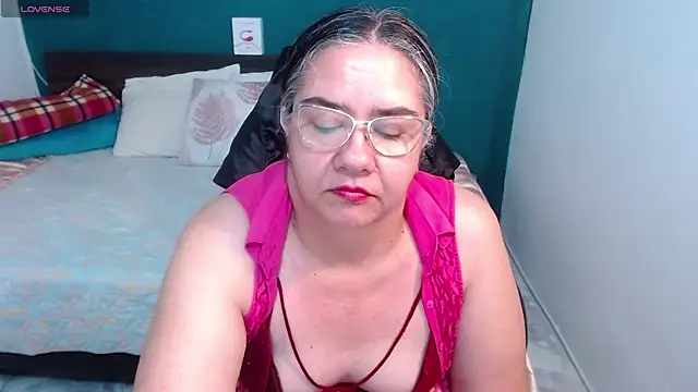 Snapshot of scaelettdubois chatting on 03.23.25 scaelettdubois online show from 03.23.25
