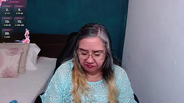 Snapshot of scaelettdubois chatting on 09.21.25 scaelettdubois online show from 09.21.25