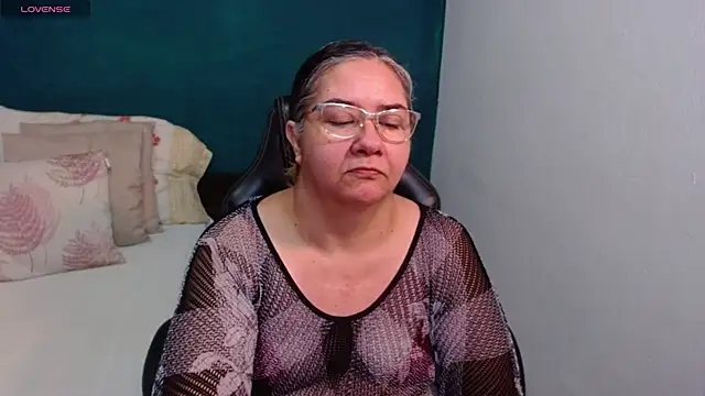 Snapshot of scaelettdubois chatting on 04.22.26 scaelettdubois online show from 04.22.26