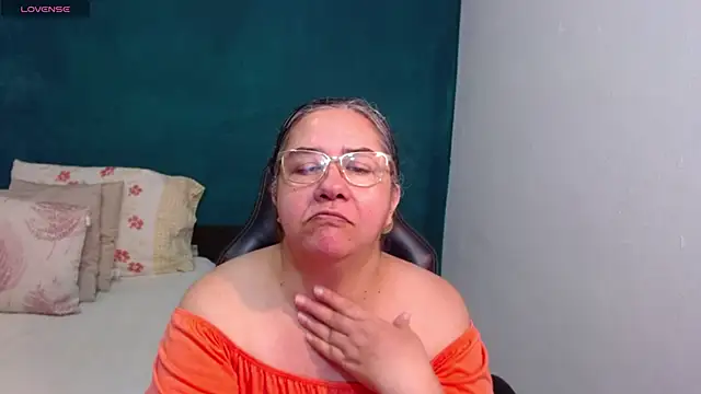 Snapshot of scaelettdubois chatting on 05.05.26 scaelettdubois online show from 05.05.26