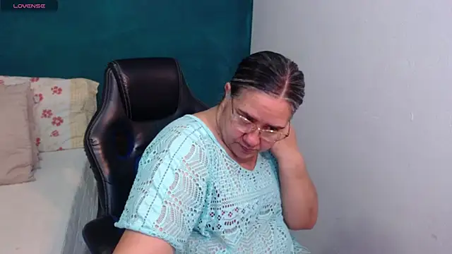 Snapshot of scaelettdubois chatting on 05.07.26 scaelettdubois online show from 05.07.26