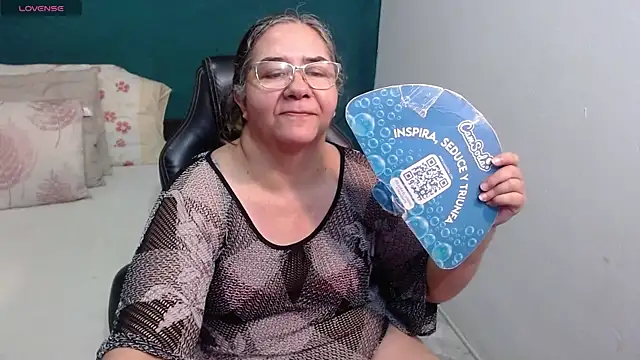 Snapshot of scaelettdubois chatting on 05.09.26 scaelettdubois online show from 05.09.26