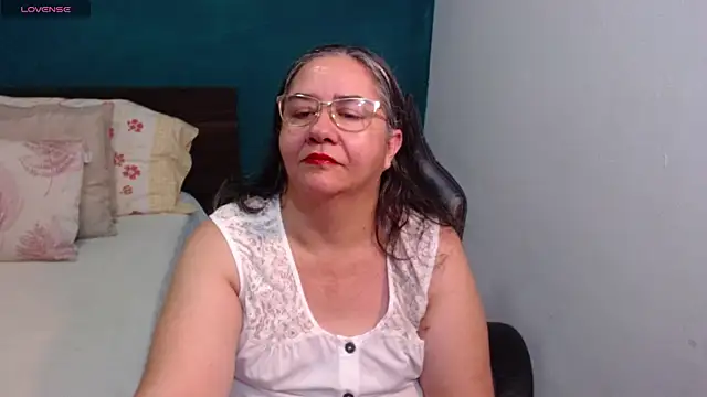 Snapshot of scaelettdubois chatting on 05.12.26 scaelettdubois online show from 05.12.26