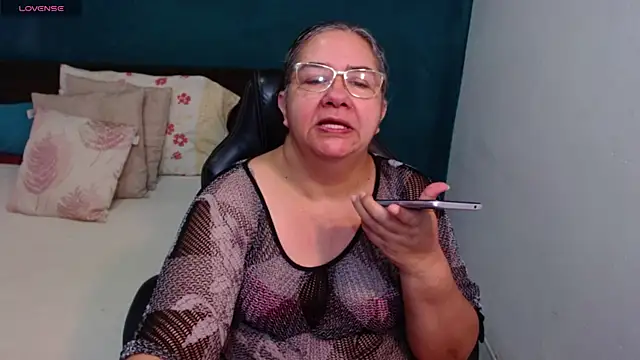 Snapshot of scaelettdubois chatting on 05.20.26 scaelettdubois online show from 05.20.26