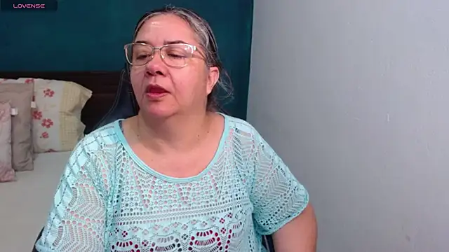 Snapshot of scaelettdubois chatting on 05.22.26 scaelettdubois online show from 05.22.26