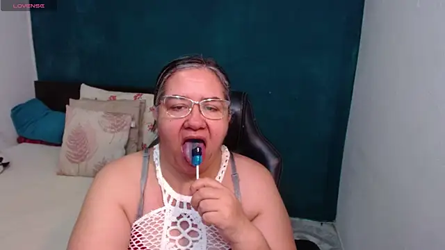 Snapshot of scaelettdubois chatting on 05.23.26 scaelettdubois online show from 05.23.26