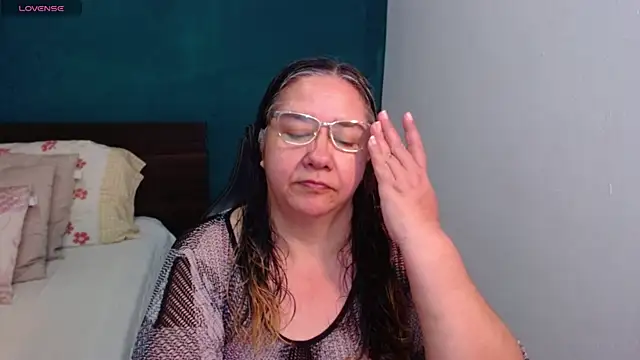 Snapshot of scaelettdubois chatting on 05.26.26 scaelettdubois online show from 05.26.26