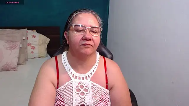 Snapshot of scaelettdubois chatting on 05.29.26 scaelettdubois online show from 05.29.26