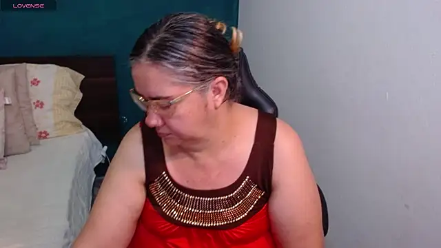 Snapshot of scaelettdubois chatting on 06.09.26 scaelettdubois online show from 06.09.26