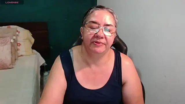Snapshot of scaelettdubois chatting on 06.19.26 scaelettdubois online show from 06.19.26