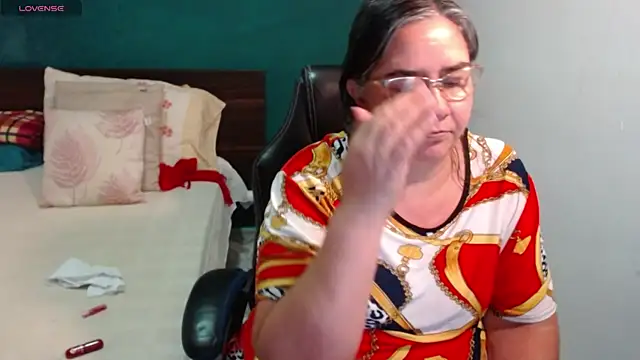 Snapshot of scaelettdubois chatting on 06.29.26 scaelettdubois online show from 06.29.26