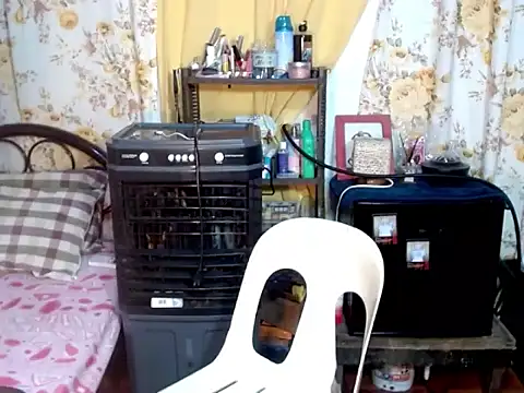 Snapshot of Bigdirtynipples chatting on 10.23.25 Bigdirtynipples online show from 10.23.25