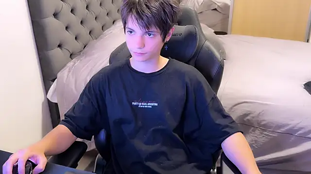 SasukeUhchiaa online show from 02.20.25