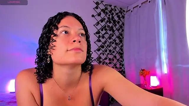Snapshot of cailynhot chatting on 06.18.26 cailynhot online show from 06.18.26