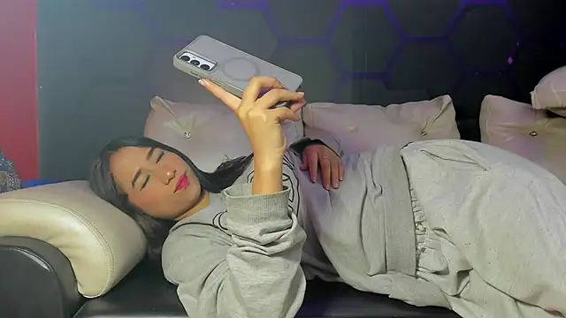 Snapshot of miacam-hot chatting on 10.18.25 miacam-hot online show from 10.18.25