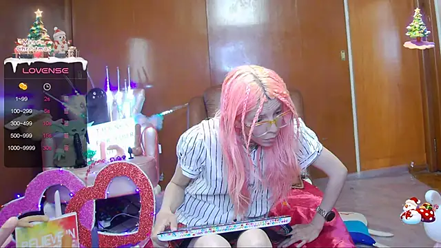 Snapshot of Skinygirl chatting on 01.17.25 Skinygirl online show from 01.17.25