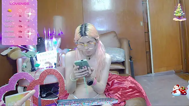 Snapshot of Skinygirl chatting on 03.08.25 Skinygirl online show from 03.08.25