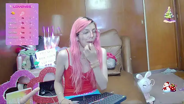 Snapshot of Skinygirl chatting on 09.24.25 Skinygirl online show from 09.24.25